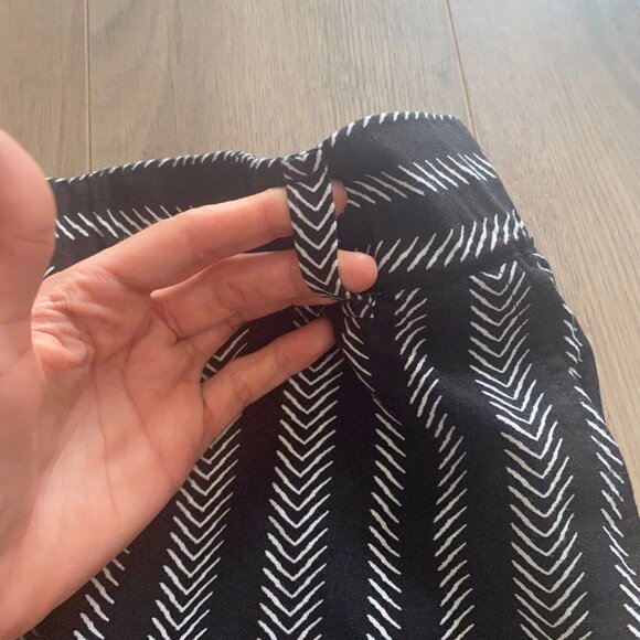 LOFT Black & White Pattern Striped Mini Skirt with Pockets & Belt loops - Picture 6 of 12